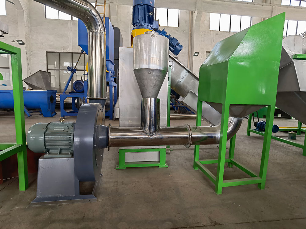 PP/HDPE 硬料清洗回收线工艺图片3，展示沉浮分离环节